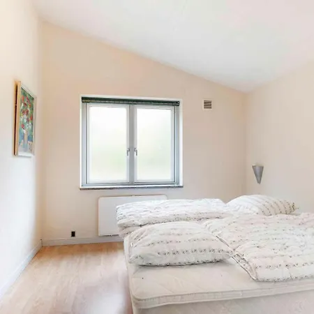 Large In Peaceful Beautiful Nature Vakantiehuis *