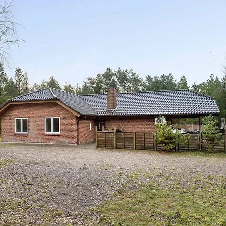 Large In Peaceful Beautiful Nature Molby