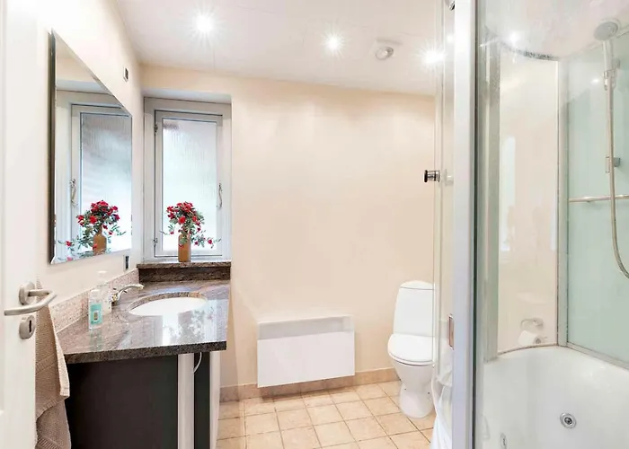 Large In Peaceful Beautiful Nature Vakantiehuis