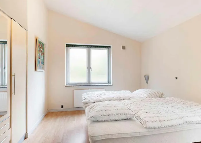 Large In Peaceful Beautiful Nature Vakantiehuis *