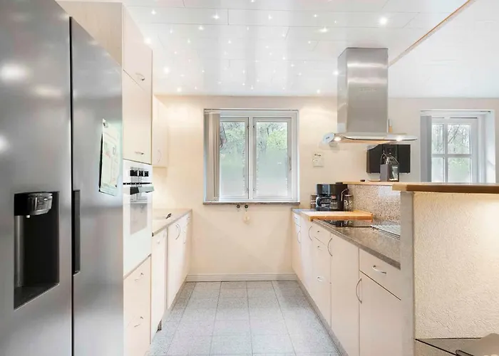 Large In Peaceful Beautiful Nature Vakantiehuis