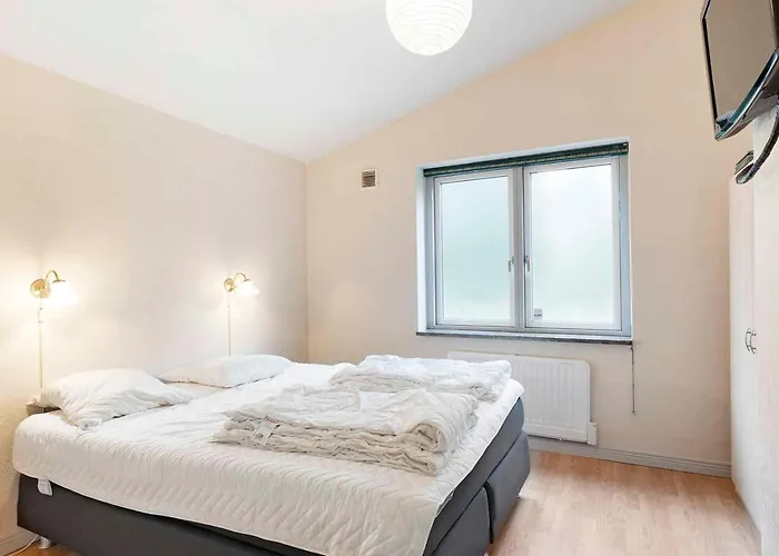 Large In Peaceful Beautiful Nature Vakantiehuis *