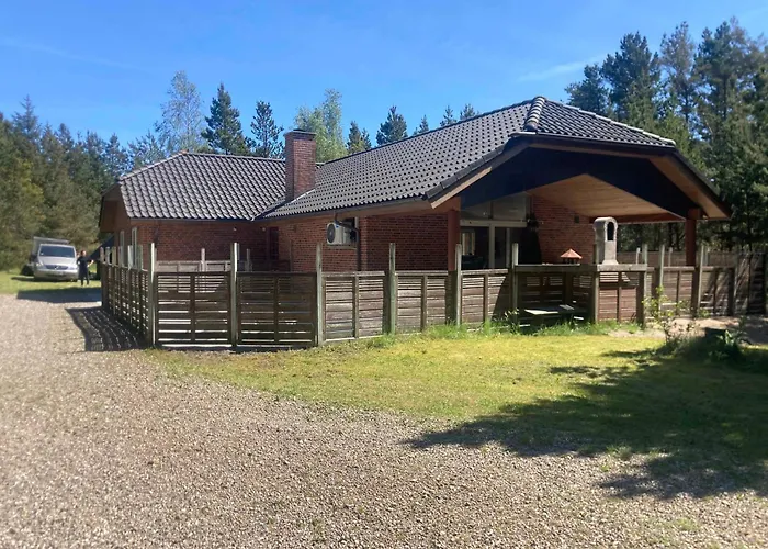 Large In Peaceful Beautiful Nature Vakantiehuis Molby